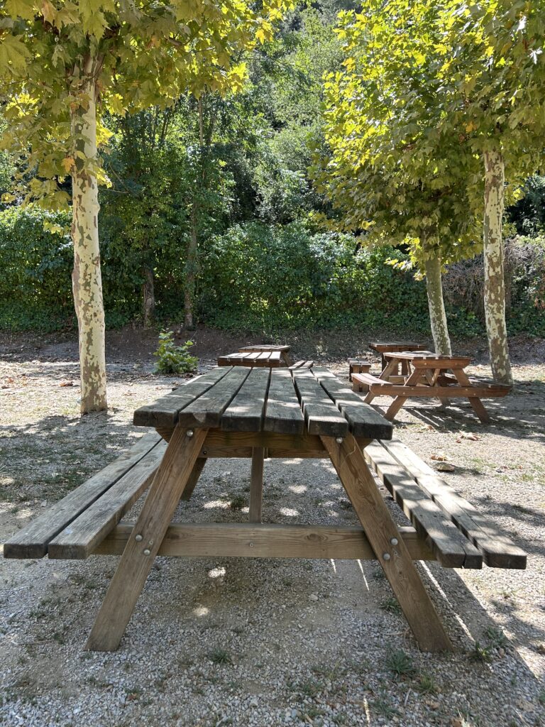area comun picnic camping lavenco