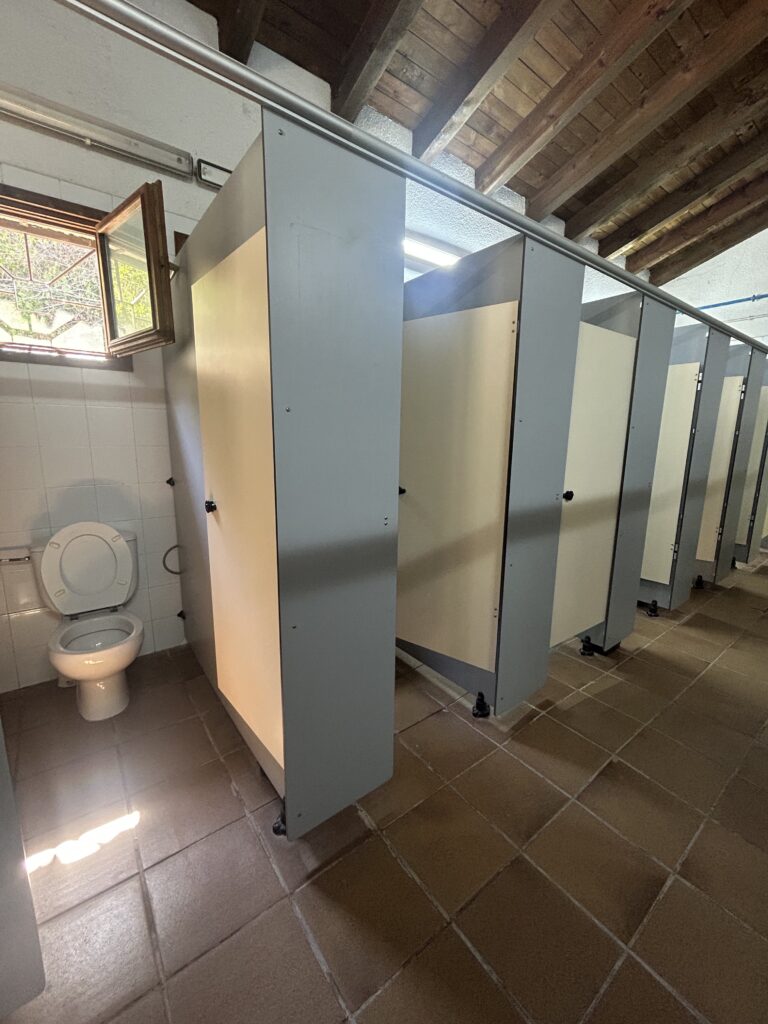 Serveis Lavabos Càmping L'Avencó