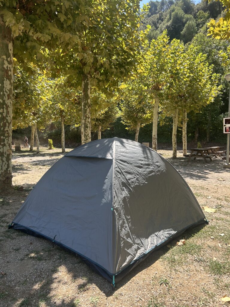 Comodidades parcela experiencia campista tienda campaña camping lavenco.