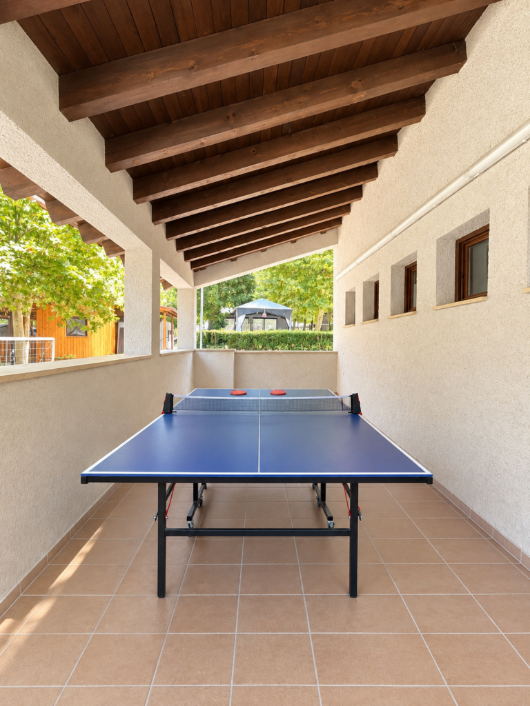 Activitats terraza luminosa con mesa de ping pong
